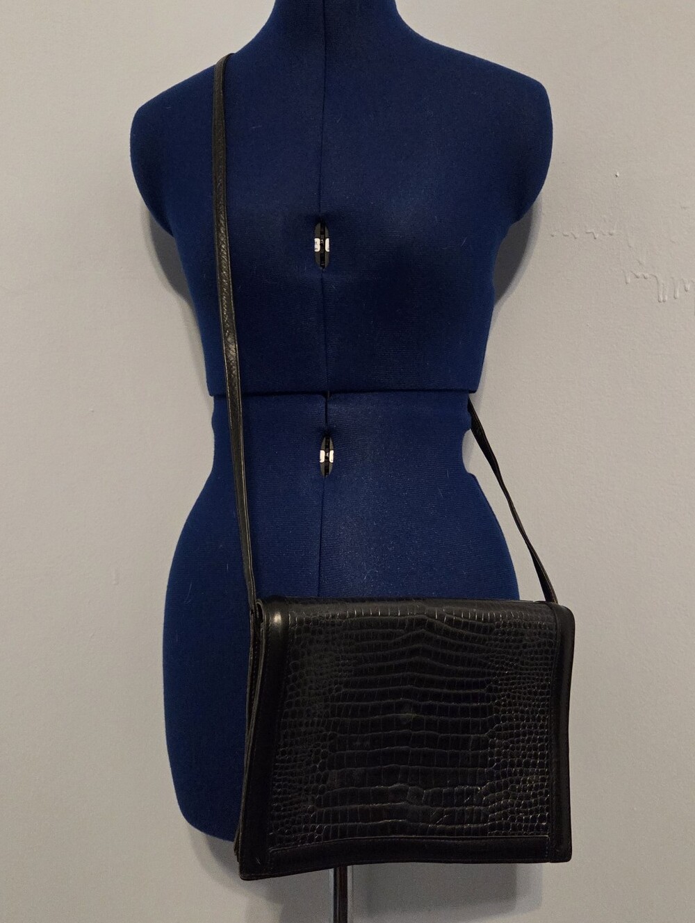 Vintage Black Snakeskin Embossed Leather Purse